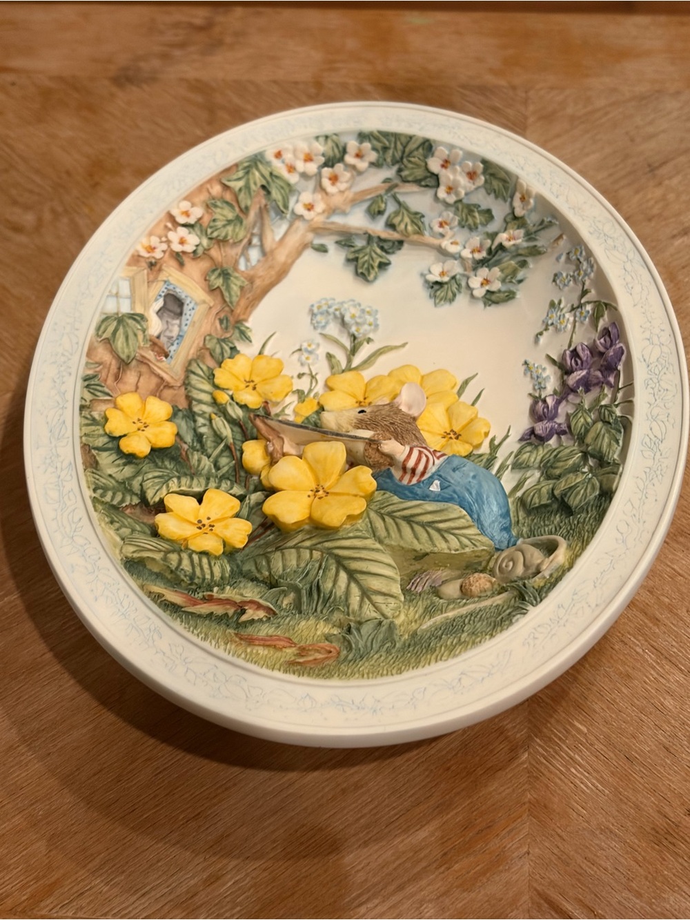 Spring Story Plaque A visit to Brambly Hedge 1994 #A4015 wall decor plate VTG